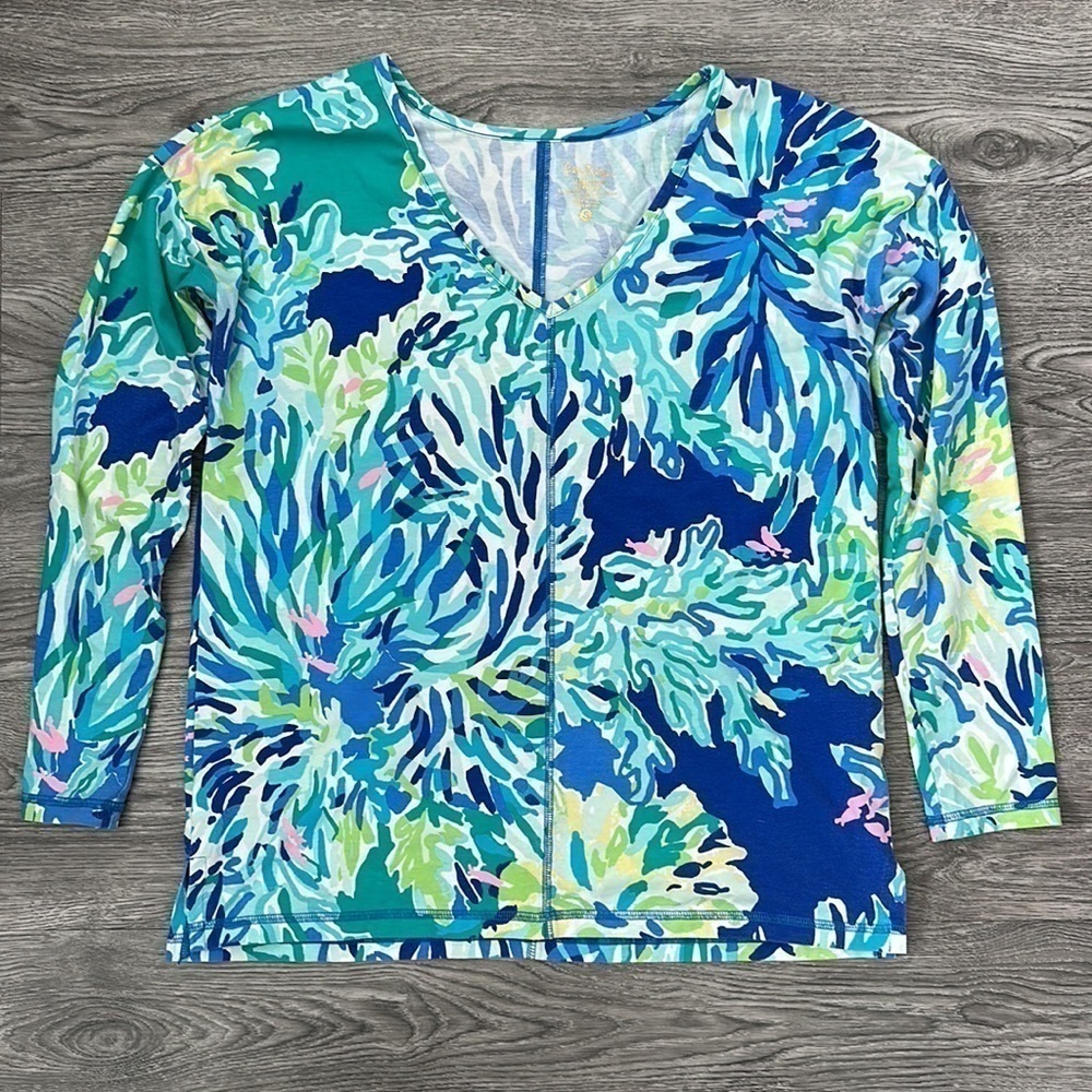 LILLY PULITZER Luxletic Wade and Sea SPF 50 Treena
Long Sleeve V-neck - Picture 4 of 9
